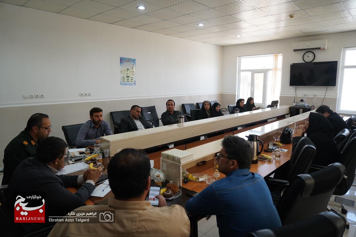 بررسی طرح خدمات دهی به خبرنگاران در هیئت اندیشه ورز بسیج رسانه استان بررسی طرح خدمات دهی به خبرنگاران در هیئت اندیشه ورز بسیج رسانه استان
