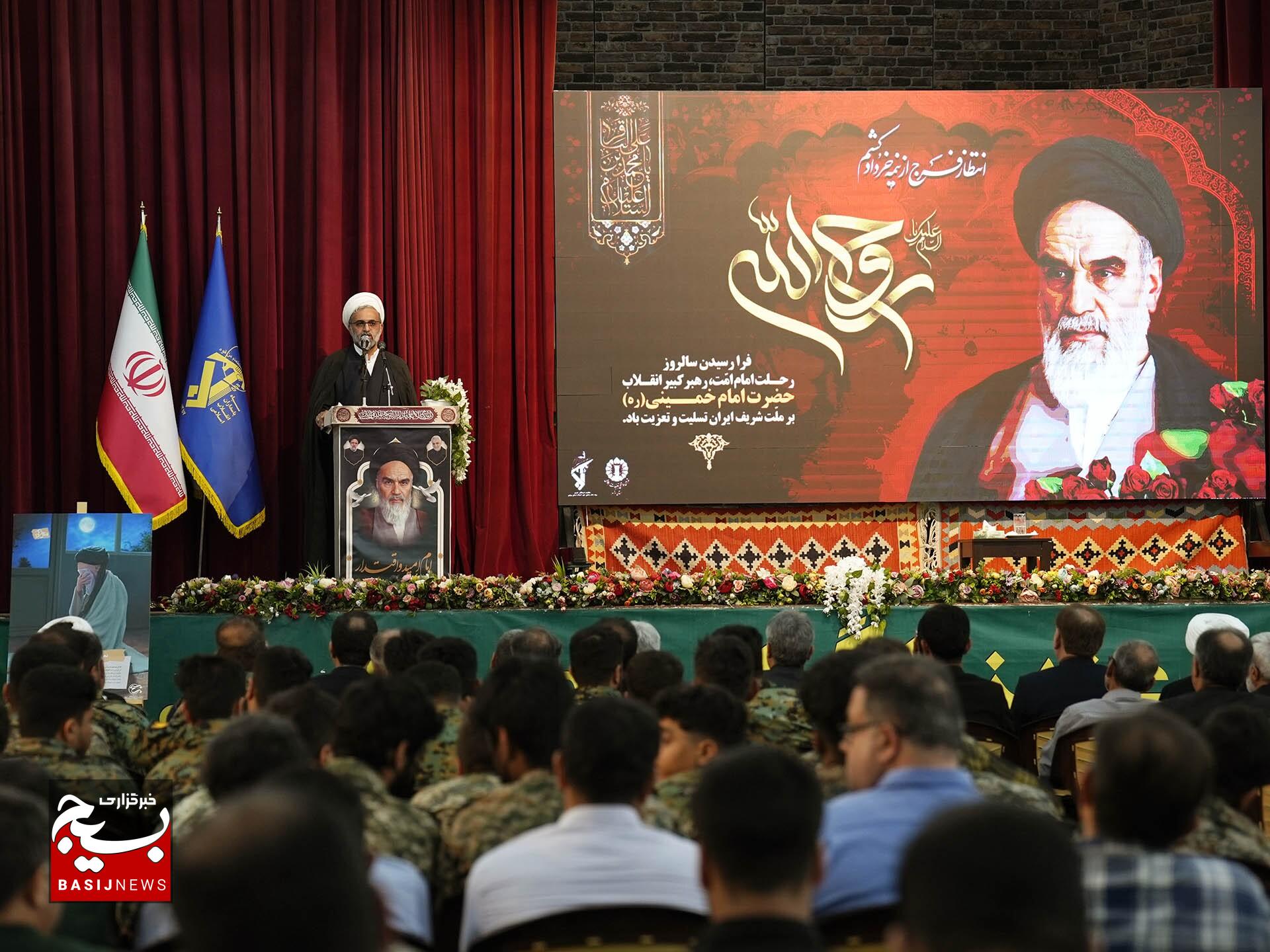 روحیه خدمتگزاری، الگویی برای مسئولان و مدیران باشد
