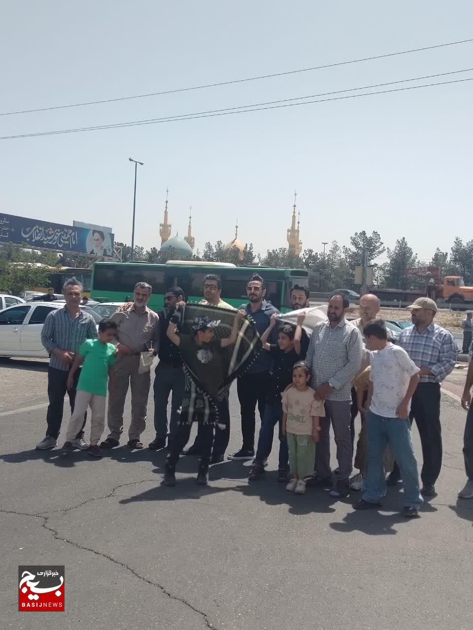 کارگران شهرستان البرز در مرقد امام؛ از سنگر تولید تا صحنه بیعت کارگران شهرستان البرز در مرقد امام؛ از سنگر تولید تا صحنه بیعت