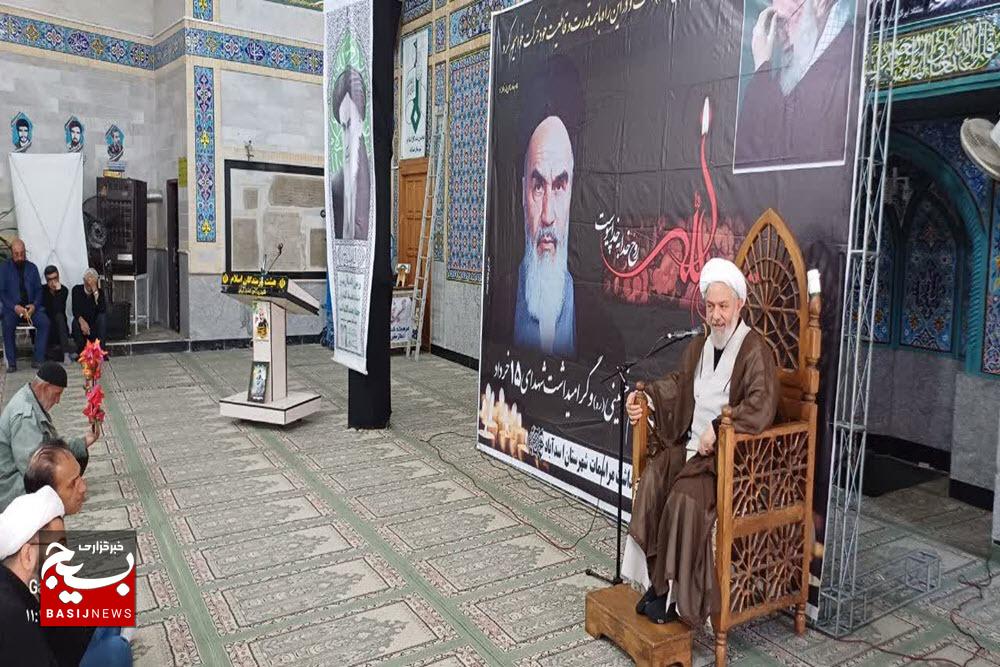 امام خمینی (ره) با علم، تقوا و شجاعت، تاریخ را دگرگون کرد