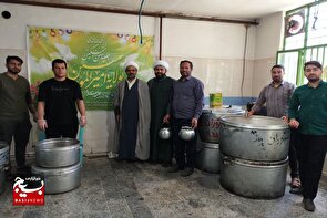 پخت و توزیع ۱۵۰۰ پرس غذای گرم در روستای حاجی آباد تویسرکان