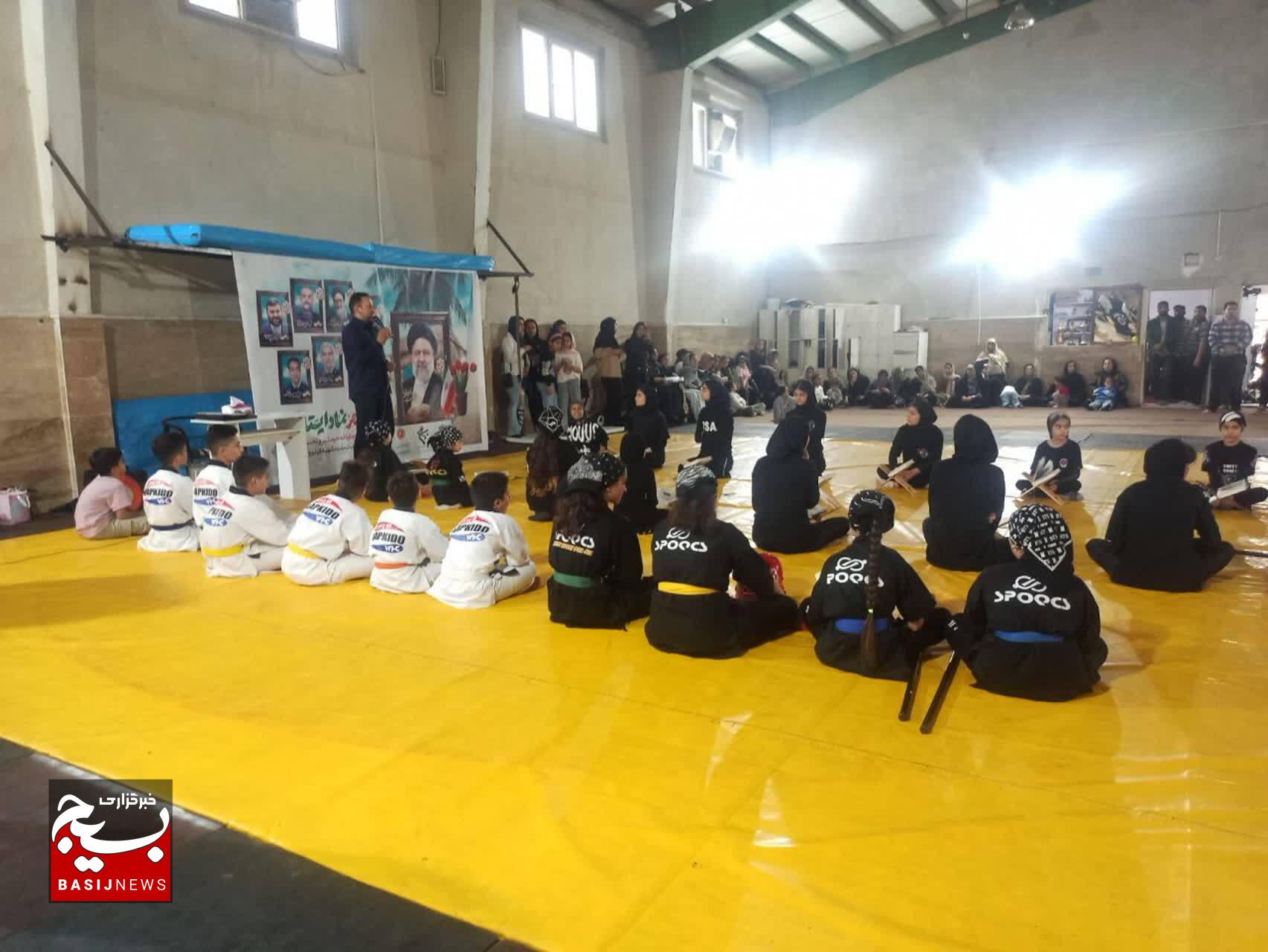 محفل قرآنی و تجلیل از قهرمانان ورزشی شهرستان البرز برگزار شد محفل قرآنی و تجلیل از قهرمانان ورزشی شهرستان البرز برگزار شد