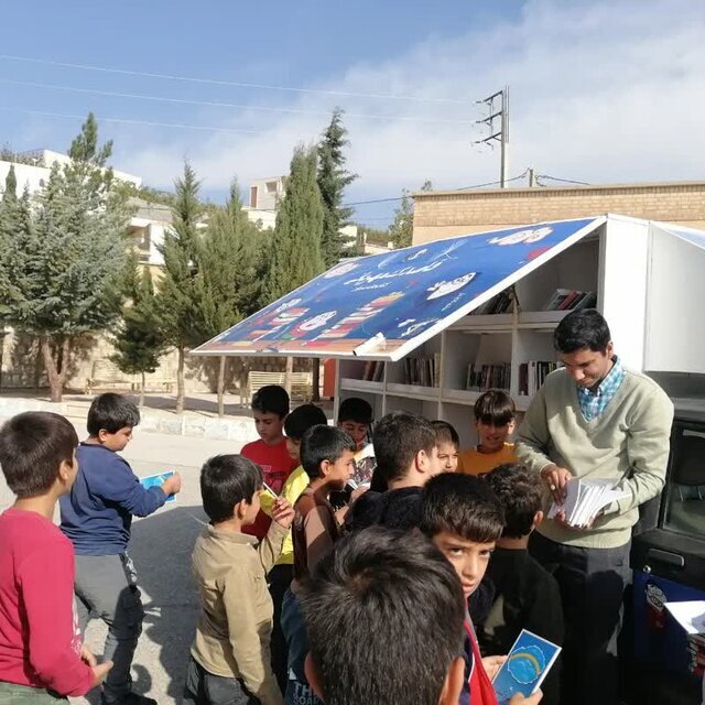 استقبال پرشور روستاییان شهرستان ایلام از قاصدک مهربانی استقبال پرشور روستاییان شهرستان ایلام از قاصدک مهربانی