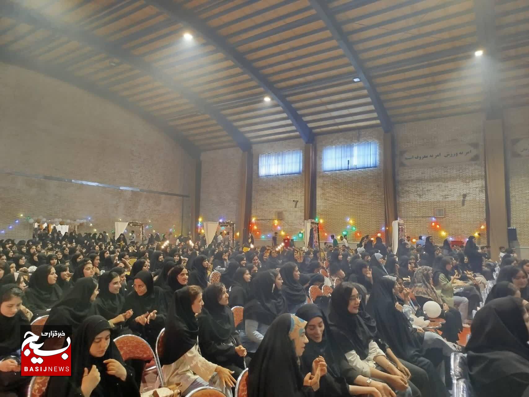 برگزاری جشن ازدواج دانشجویی ۵۰ زوج بروجردی 