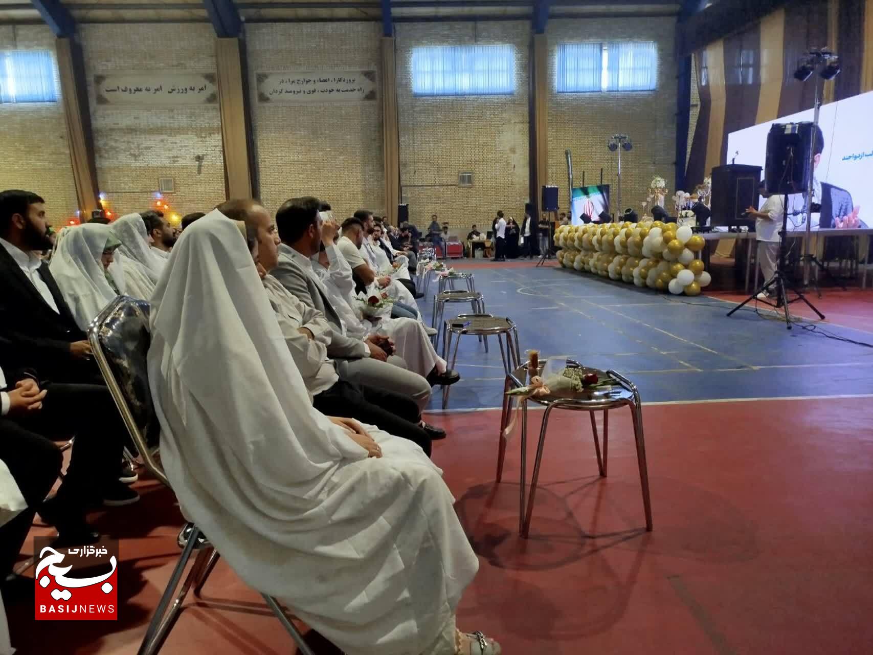 برگزاری جشن ازدواج دانشجویی ۵۰ زوج بروجردی 