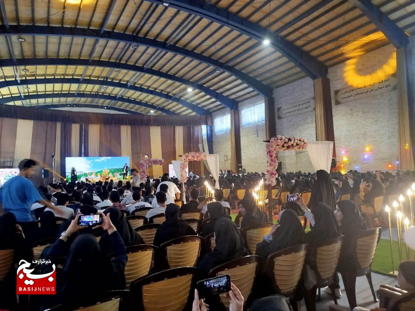 برگزاری جشن ازدواج دانشجویی ۵۰ زوج بروجردی 