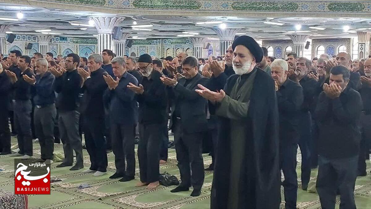اجتماع عزاداران و نماز ظهر عاشورای حسینی در شهرکرد و پخش زنده از صدا وسیما 1