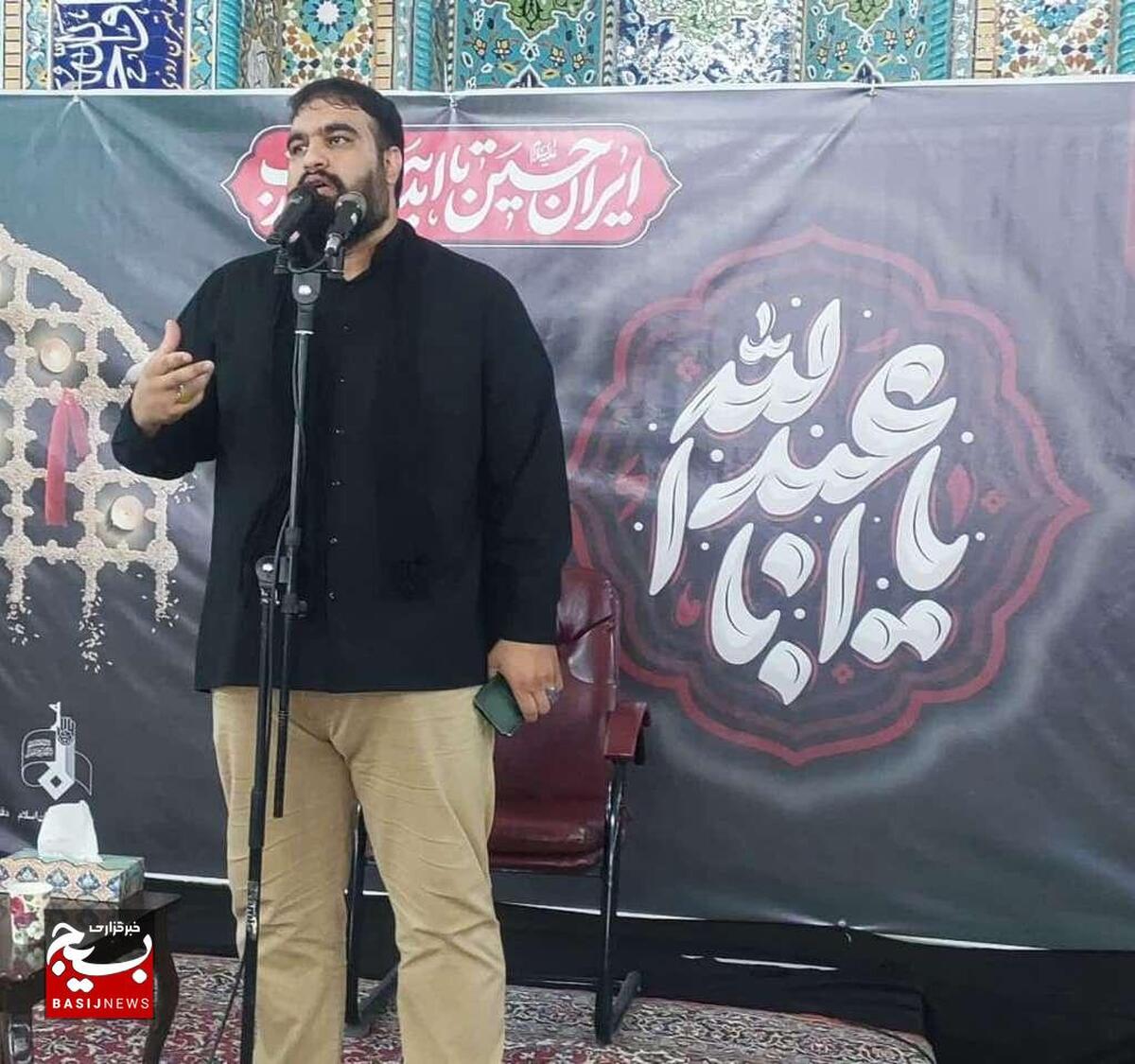 اجتماع عزاداران و نماز ظهرعاشورای حسینی در شهرکرد و پخش زنده از صدا وسیما2