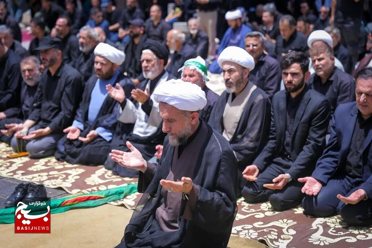 اقامه نماز ظهر عاشورا در قزوین به امامت آیت‌الله مظفری