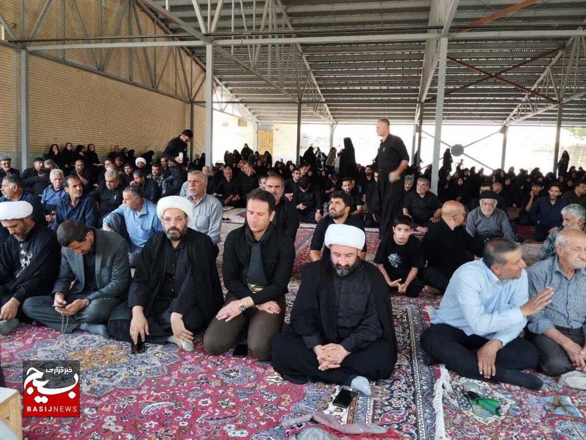 برگزاری نماز جماعت ظهر عاشورا در فارسان