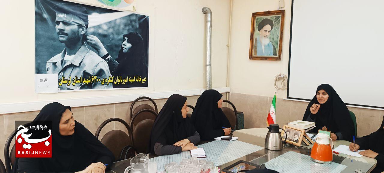 با لشکر زنانه زینبیون، صلابت زنان لرستان را به رخ دشمن میکشیم با لشکر زنانه زینبیون، صلابت زنان لرستان را به رخ دشمن میکشیم