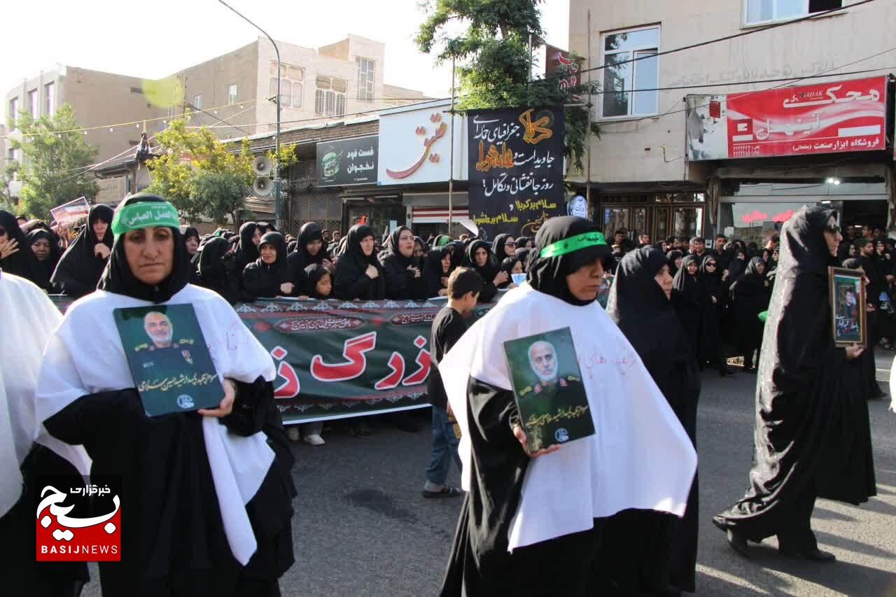 اجتماع بزرگ زینبیون در زنجان برگزار شد اجتماع بزرگ زینبیون در زنجان برگزار شد