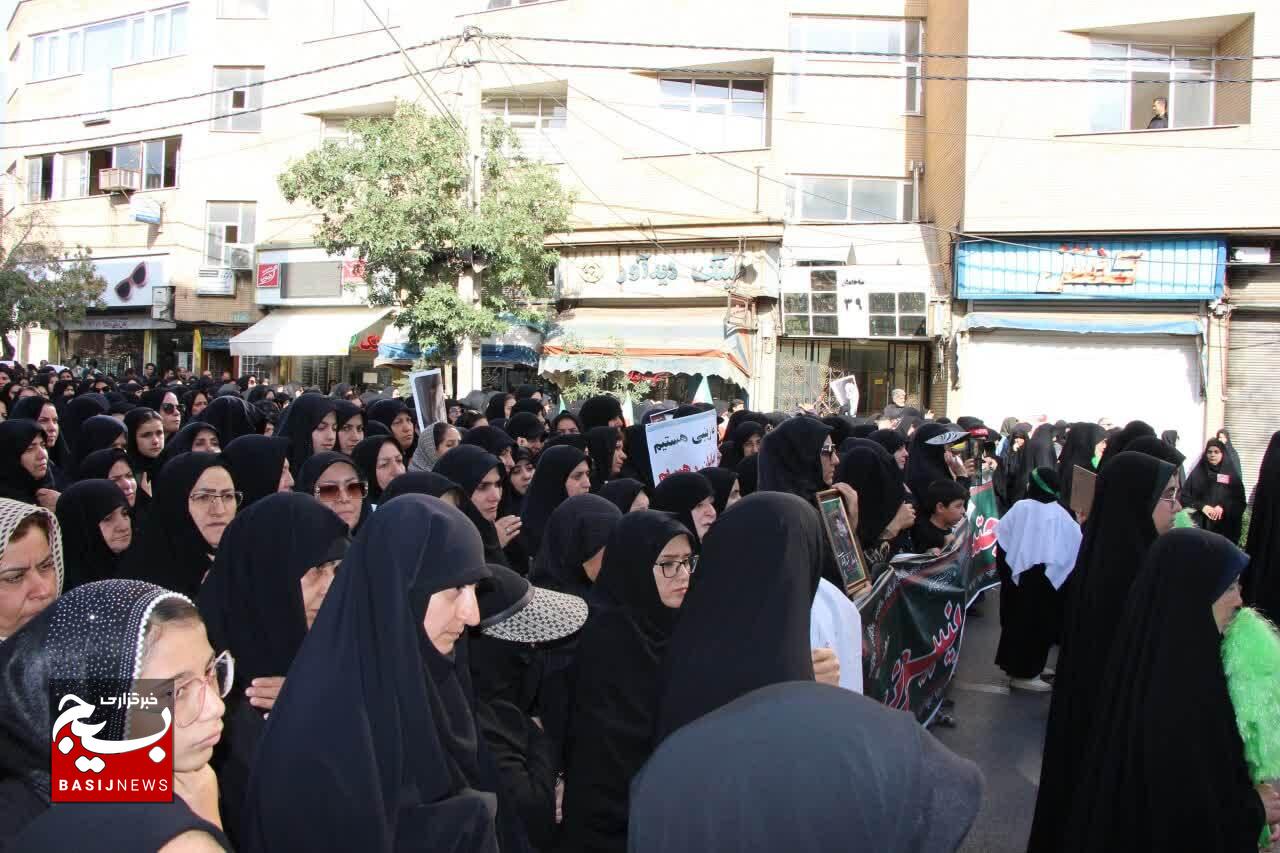 اجتماع بزرگ زینبیون در زنجان برگزار شد اجتماع بزرگ زینبیون در زنجان برگزار شد