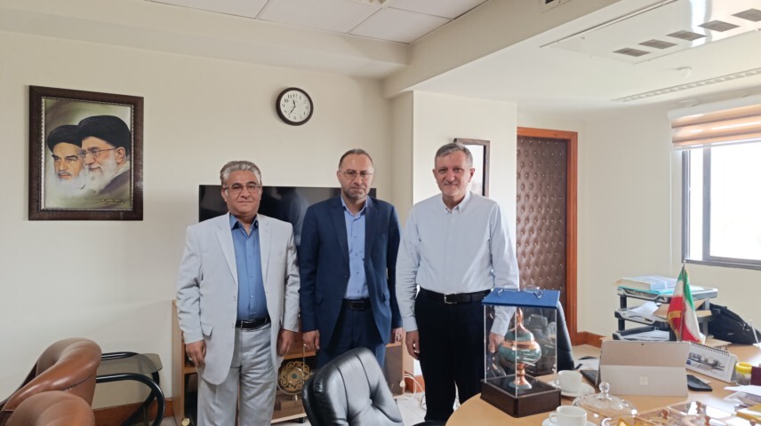تقدیر رئیس سازمان بسیج علمی، پژوهشی و فنّاوری از استاد برجستهٔ فرهنگستان علوم ایران تقدیر رئیس سازمان بسیج علمی، پژوهشی و فنّاوری از استاد برجستهٔ فرهنگستان علوم ایران