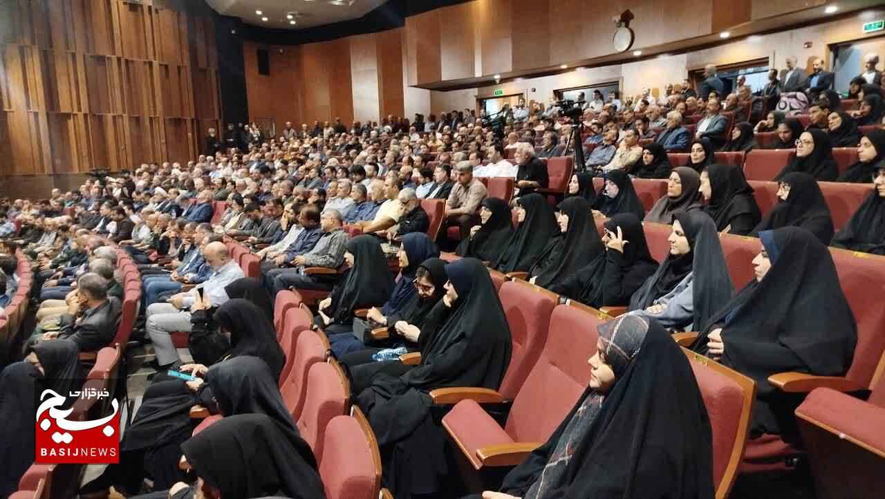 خدمت بیمنت شهیدان، الگویی برای مدیران امروز است خدمت بیمنت شهیدان، الگویی برای مدیران امروز است