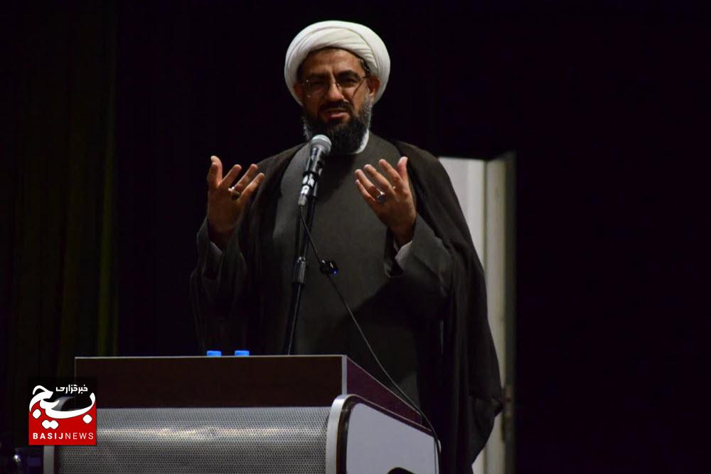 امامان جماعت، خط مقدم جنگ روایت‌ها هستند