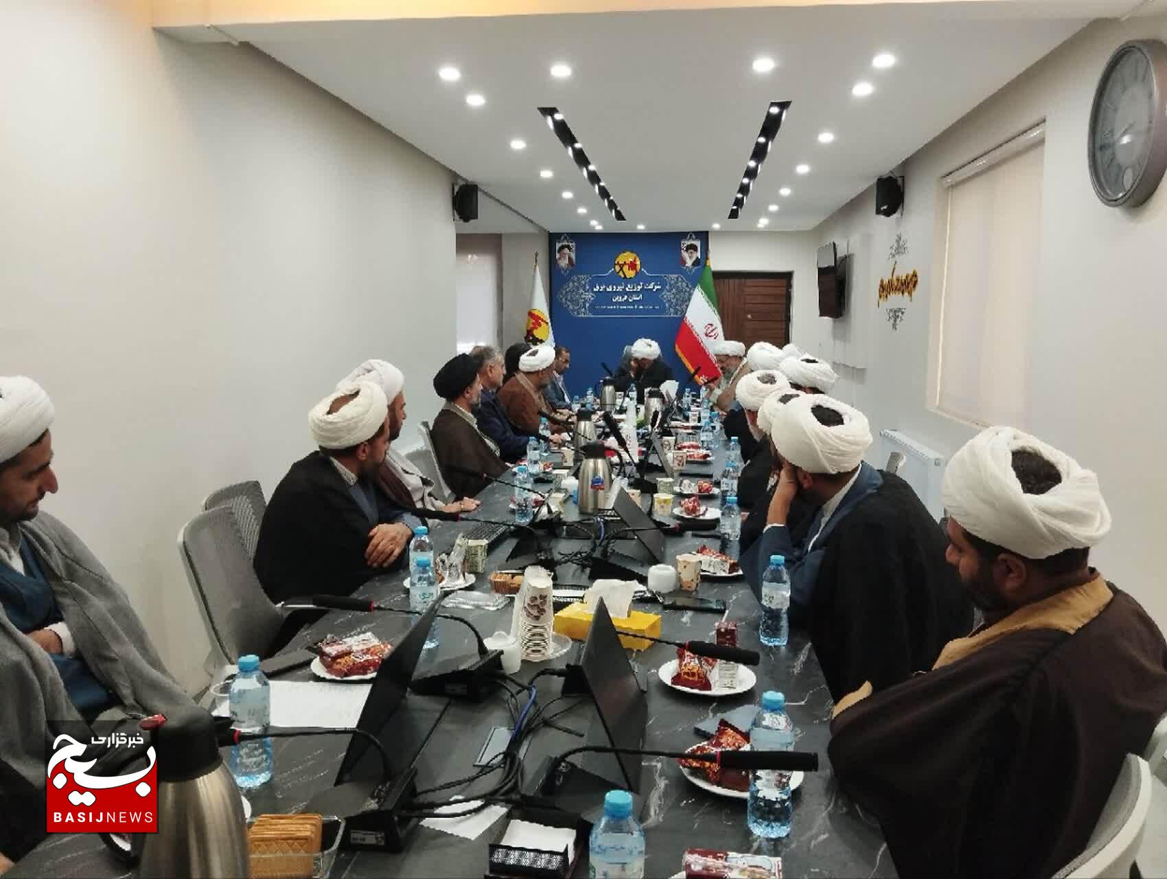 حضور رهبر انقلاب در نماز جمعه نصر و حسینیه امام خمینی(ره) در شب عاشورا قدرت نمایی جبهه حق بود