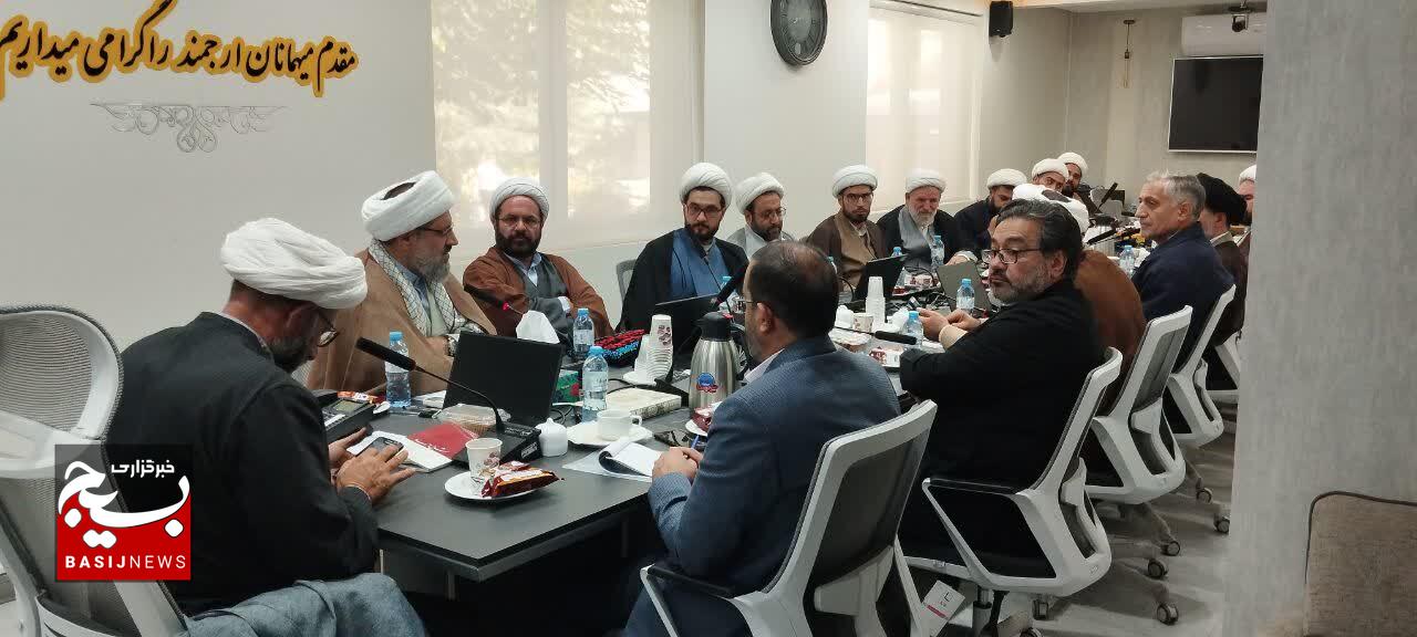 حضور رهبر انقلاب در نماز جمعه نصر و حسینیه امام خمینی(ره) در شب عاشورا قدرت نمایی جبهه حق بود