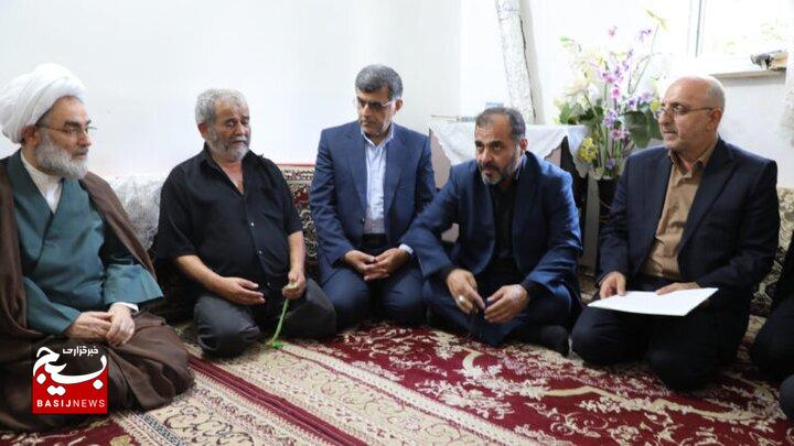 ابلاغ پیام رهبر معظم انقلاب به بازماندگان شهدای تجاوز به آستانه‌اشرفیه