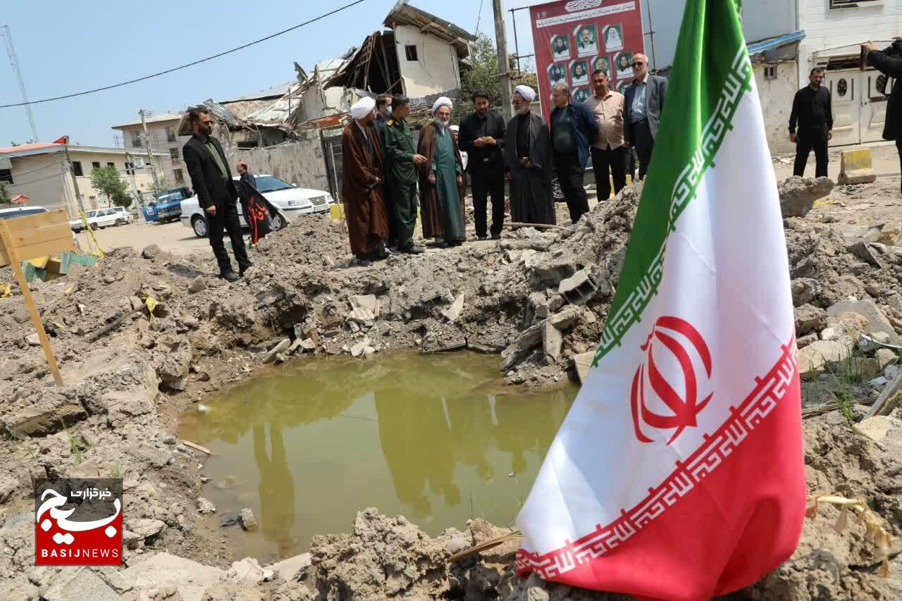 ابلاغ پیام رهبر معظم انقلاب به بازماندگان شهدای تجاوز به آستانهاشرفیه ابلاغ پیام رهبر معظم انقلاب به بازماندگان شهدای تجاوز به آستانهاشرفیه