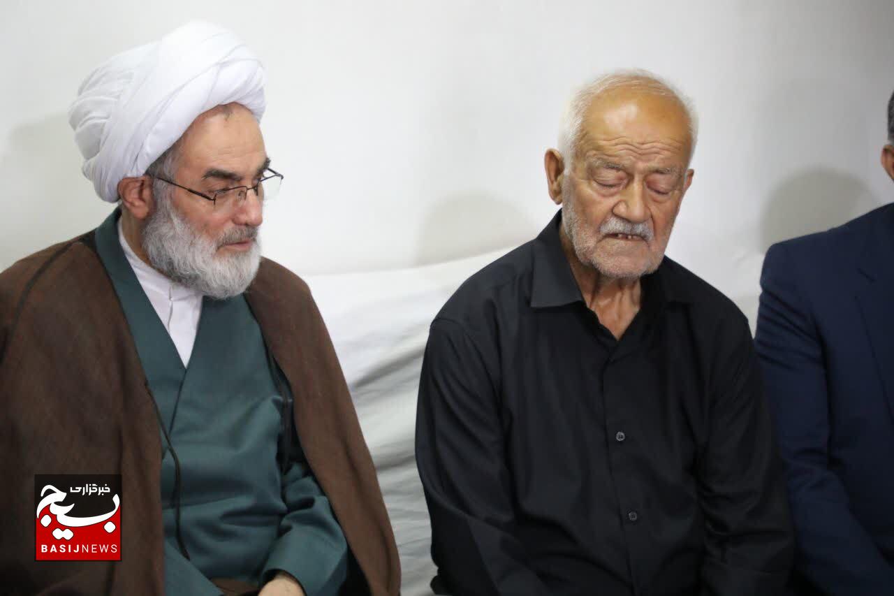 ابلاغ پیام رهبر معظم انقلاب به بازماندگان شهدای تجاوز به آستانهاشرفیه ابلاغ پیام رهبر معظم انقلاب به بازماندگان شهدای تجاوز به آستانهاشرفیه
