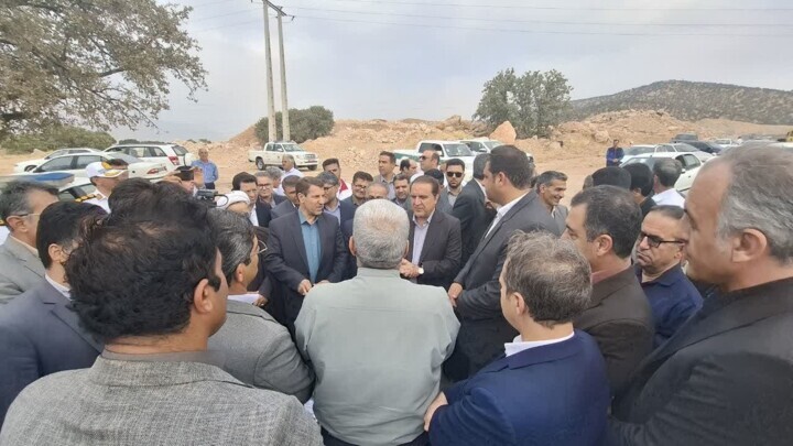 استاندار: توسعه زیرساختها و حمایت از تولید، محور برنامههای دولت در ایلام است استاندار: توسعه زیرساختها و حمایت از تولید، محور برنامههای دولت در ایلام است