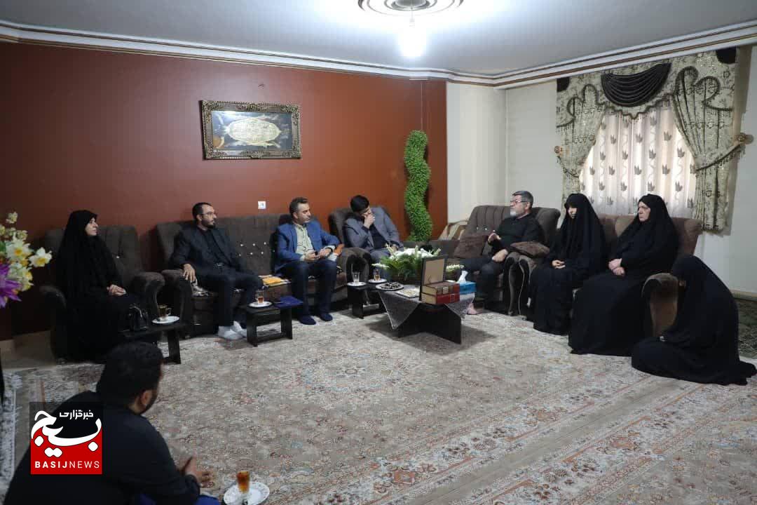 مسئولان وزارت کار به دیدار خانوادههای شهدای جنگ دوازده روزه رفتند
