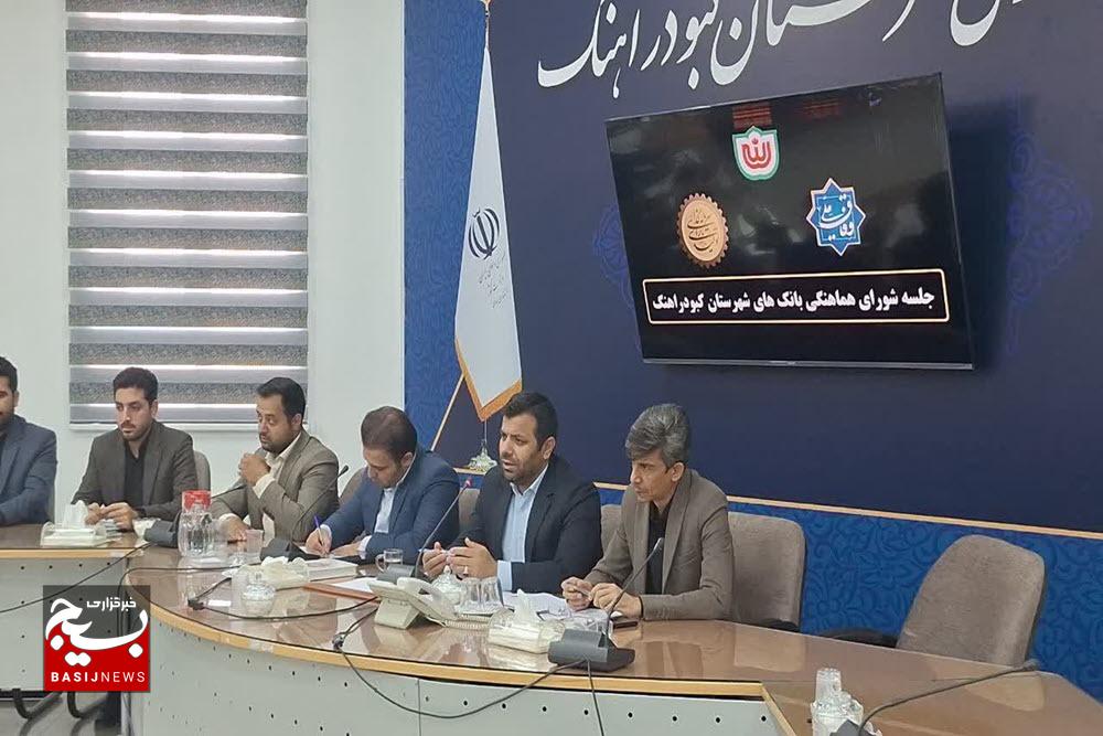 ضرب‌العجل یک ماهه فرماندار کبودراهنگ به بانک‌ها