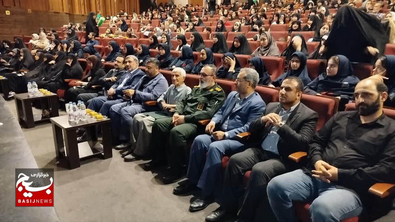 فرزندان ایران باید با سلاح ایمان، هویت اسلامی و روح پژوهشگری تربیت شوند فرزندان ایران باید با سلاح ایمان، هویت اسلامی و روح پژوهشگری تربیت شوند