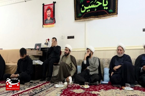 دیدار با خانواده شهید اقتدار در خورموج استان بوشهر دیدار با خانواده شهید اقتدار در خورموج استان بوشهر