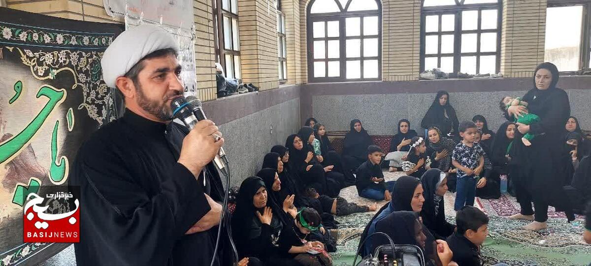 مراسم شیرخورگان حسینی با حضور کودکان شیرخوار