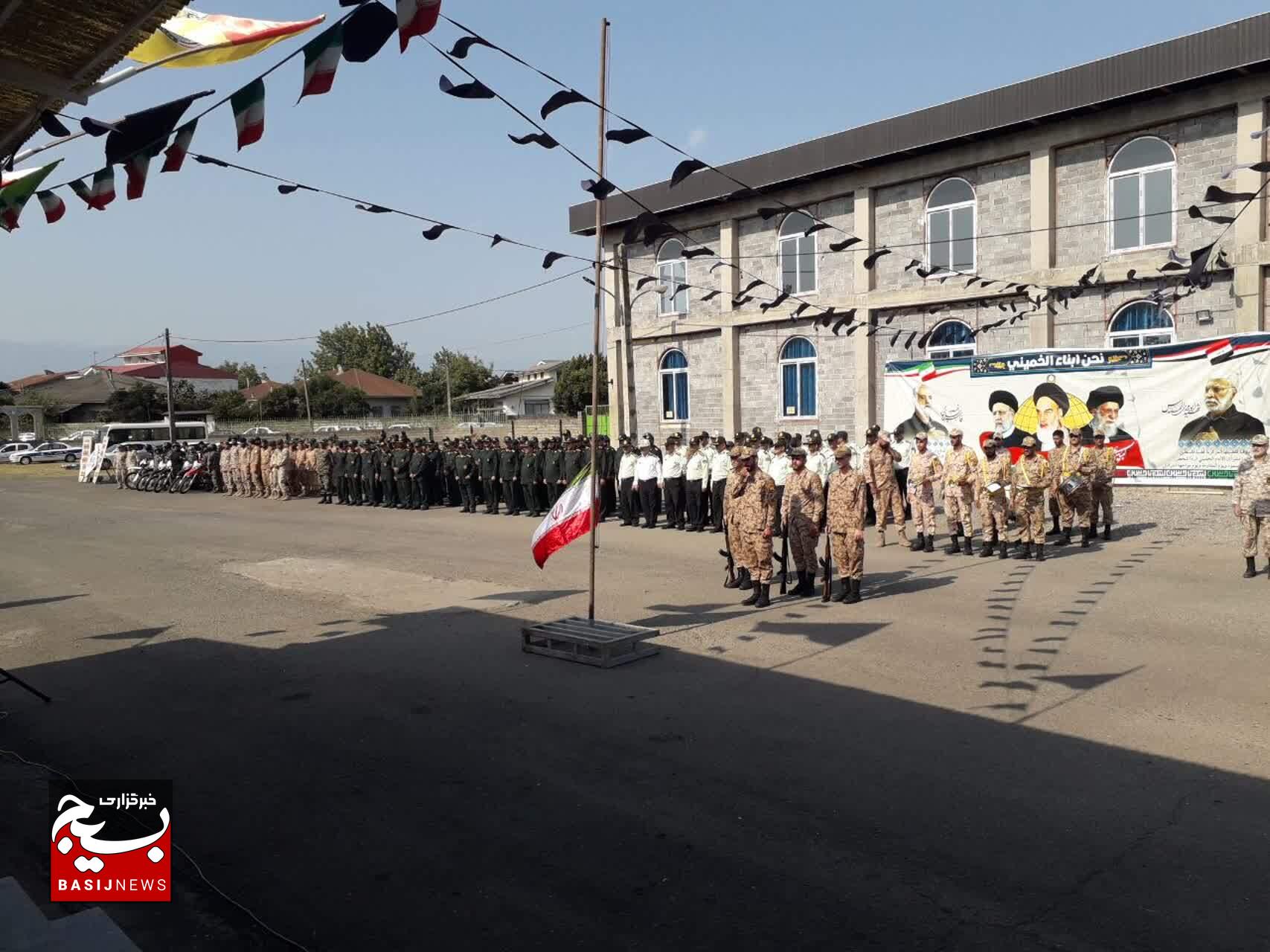 ملت ایران با الگو گیری از مکتب شهدا در مسیر مقاومت و ایستادگیدهستند