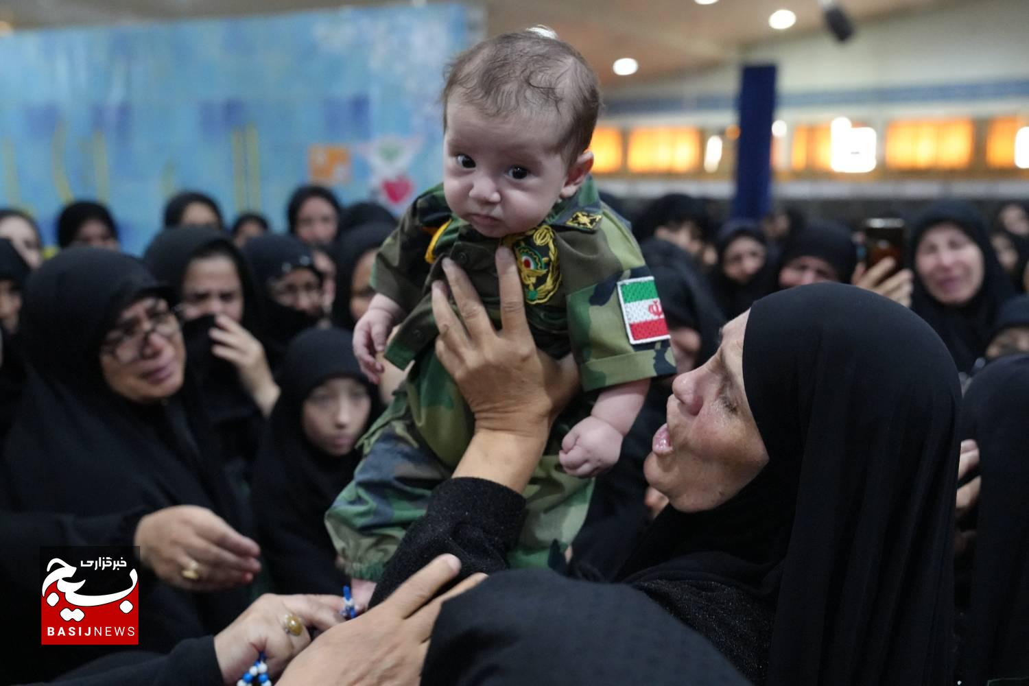 مراسم تشییع شهید اقتدار بسیج «اسماعیل پاشایی» از شهدای جنگ تحمیلی ۱۲ روزه