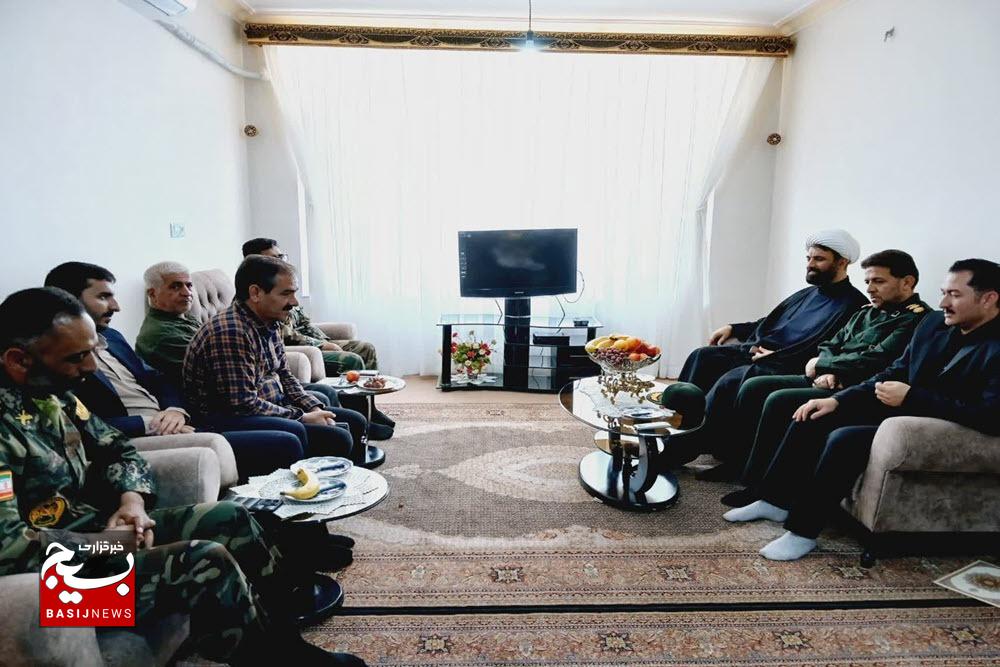 آزادگان سرمشق صلابت و استقامت ملت ایران هستند