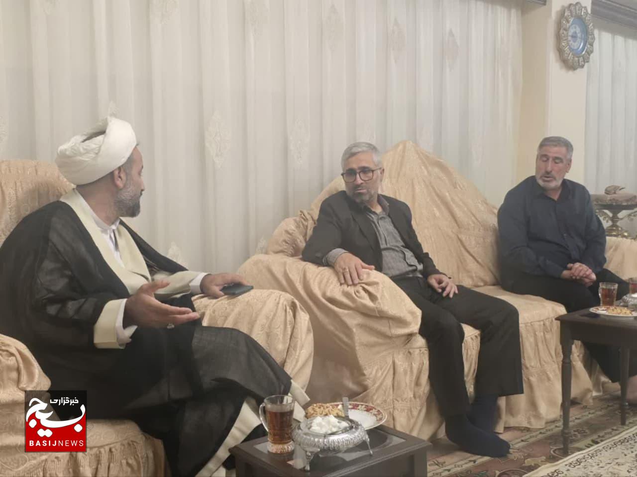 دیدار مسئولان تیپ۲۵ نیرو مخصوص با آزاده سرافراز علی اقراری