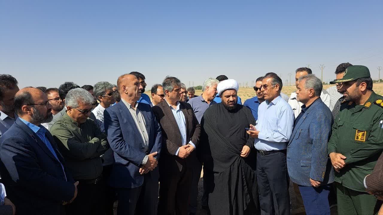 آغاز عملیات اجرایی نیروگاه خورشیدی ۷ مگاواتی در فراهان آغاز عملیات اجرایی نیروگاه خورشیدی ۷ مگاواتی در فراهان
