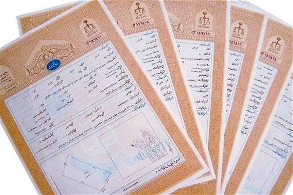 آغاز رسمی صدور اسناد مالکیت با اهدا نمادین یک جلد سند در کوی خاتم