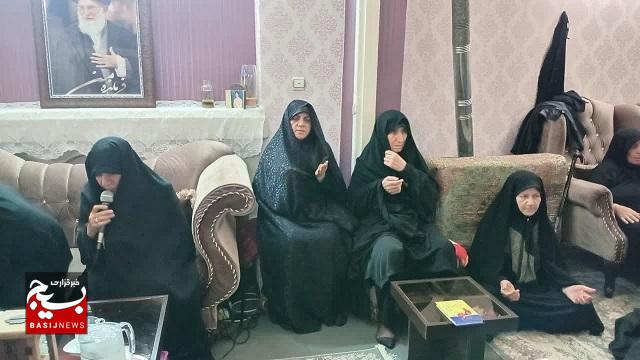 مراسم عزاداری دهه اول ماه صفر در منزل مادر شهید اکبری برگزار شد مراسم عزاداری دهه اول ماه صفر در منزل مادر شهید اکبری برگزار شد