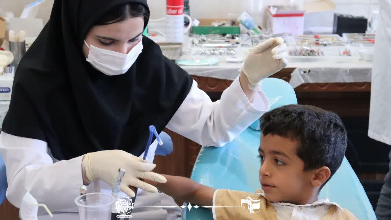 دستان پر مهر و محبت جهادگران کاشانی بر سر مردم لوداب