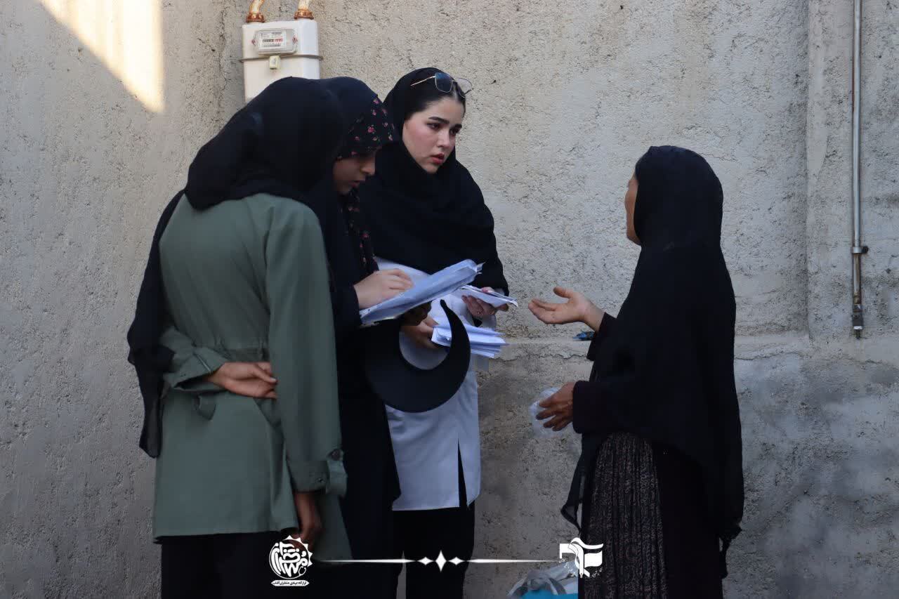 دستان پر مهر و محبت جهادگران کاشانی بر سر مردم لوداب