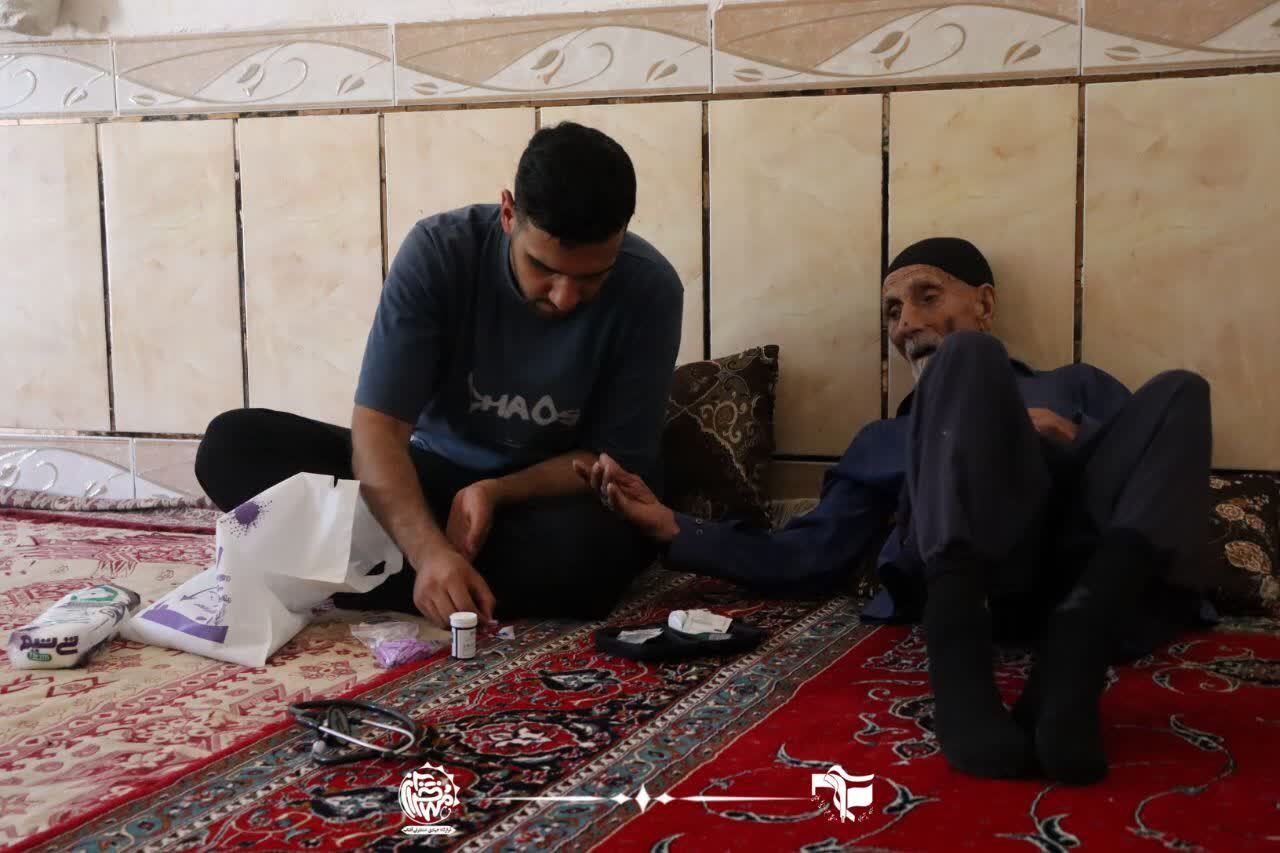 دستان پر مهر و محبت جهادگران کاشانی بر سر مردم لوداب