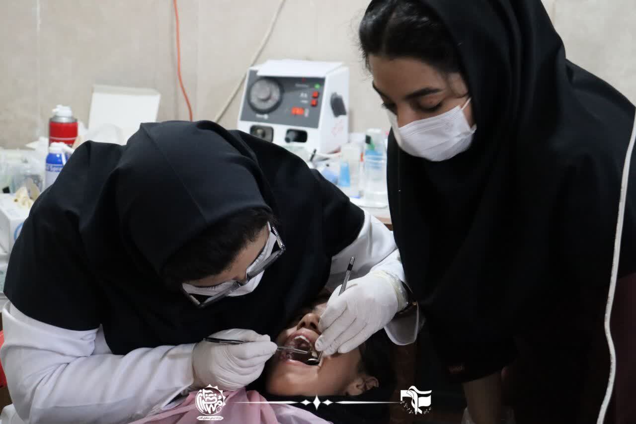 دستان پر مهر و محبت جهادگران کاشانی بر سر مردم لوداب