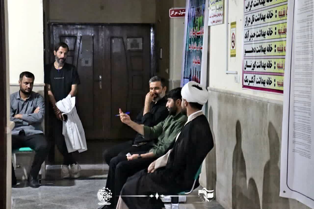 دستان پر مهر و محبت جهادگران کاشانی بر سر مردم لوداب