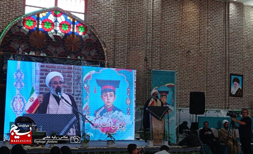 هدف دشمن تضعیف نظام و تسلیم آن به استکبار است / باید نام شهدای دانش آموز برجسته شود