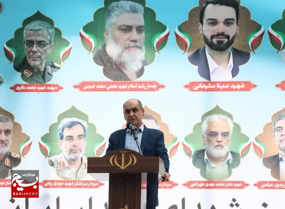 ملت ایران تنها در برابر ائتلاف قدرتهای جهانی ایستاد ملت ایران تنها در برابر ائتلاف قدرتهای جهانی ایستاد