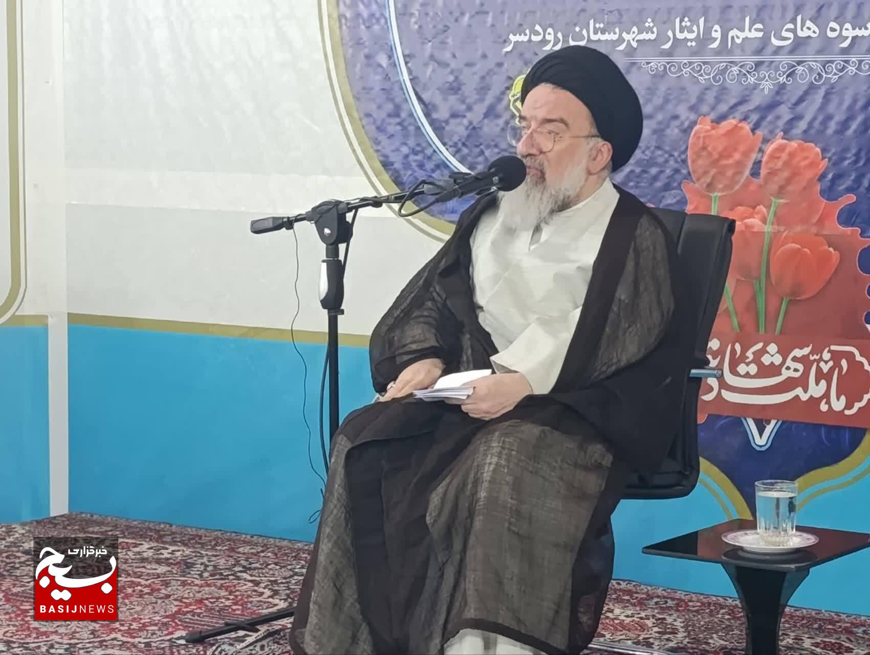 شهدا و علما، شناسنامه هویتی شهرها و مایه عزت نظام اسلامی هستند شهدا و علما، شناسنامه هویتی شهرها و مایه عزت نظام اسلامی هستند