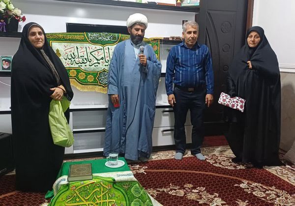 تجلیل و تقدیر از فعالان قرآنی و مذهبی در روستای چاه تلخ شمالی تجلیل و تقدیر از فعالان قرآنی و مذهبی در روستای چاه تلخ شمالی