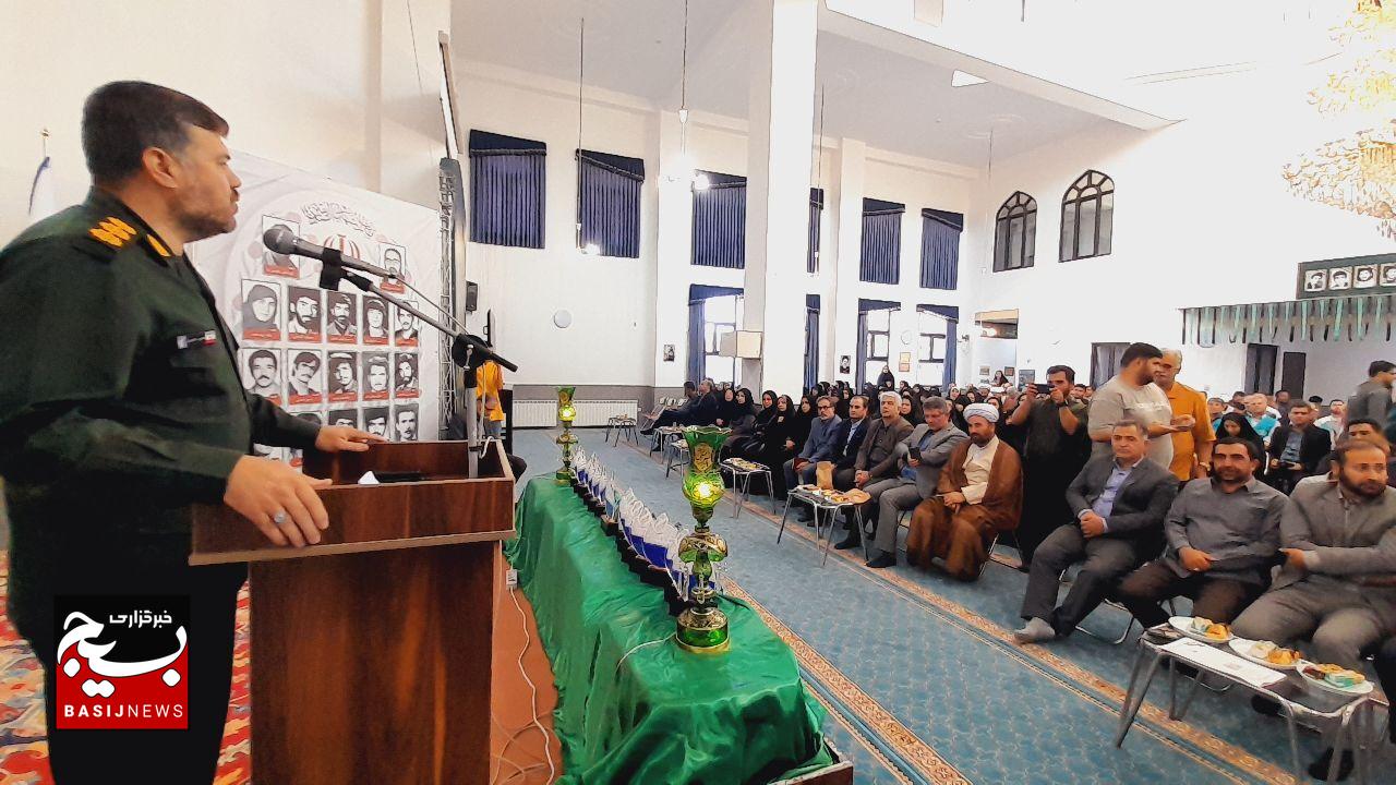 انسان منتظر باید ایمان و اخلاص خود را تقویت کند انسان منتظر باید ایمان و اخلاص خود را تقویت کند