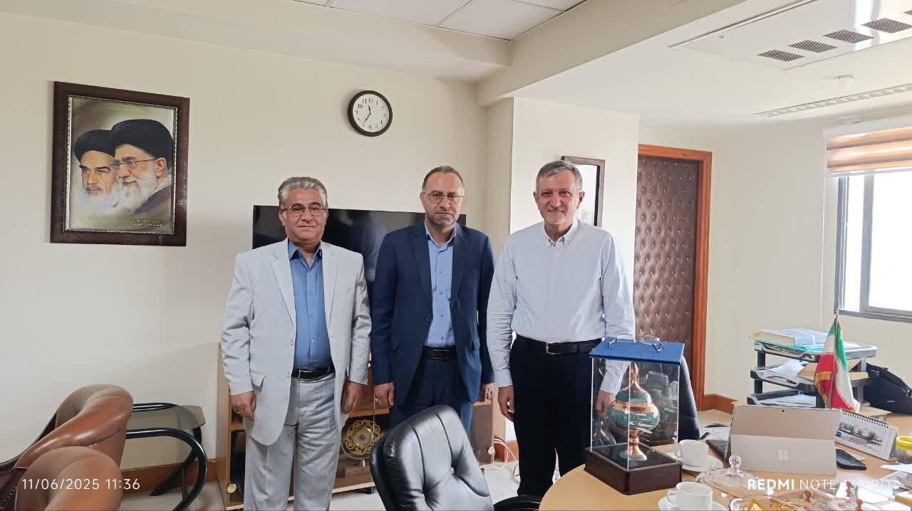 تقدیر رئیس سازمان بسیج علمی، پژوهشی و فنّاوری از استاد برجستهٔ فرهنگستان علوم ایران