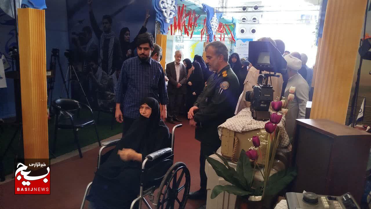 گیلان میزبان دختر بنیانگذار انقلاب در دومین کنگره شهدای دفاع مقدس گیلان میزبان دختر بنیانگذار انقلاب در دومین کنگره شهدای دفاع مقدس